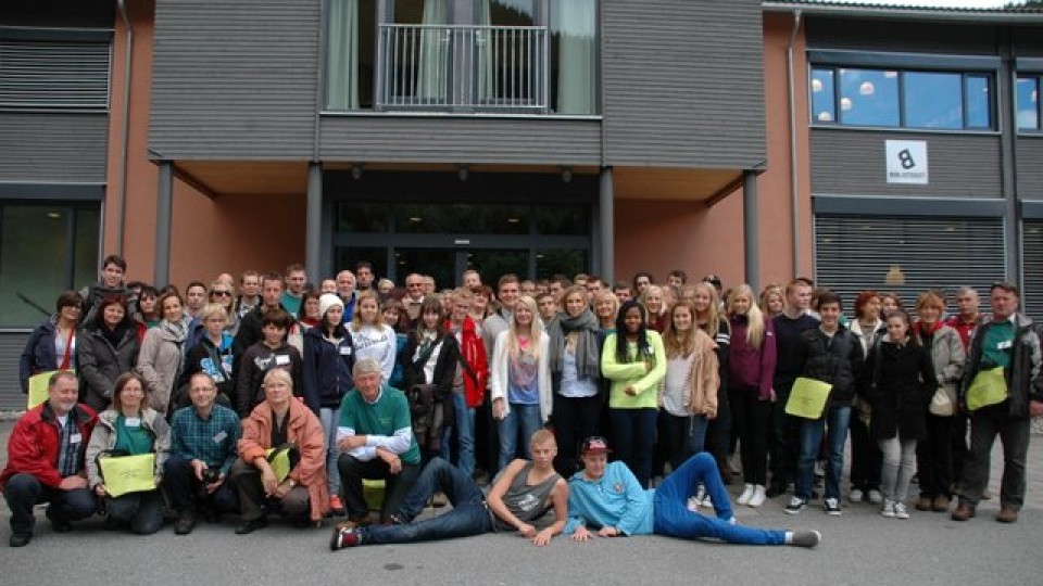 201311110925_group_picture