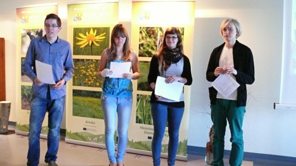 201205121935_p1190497