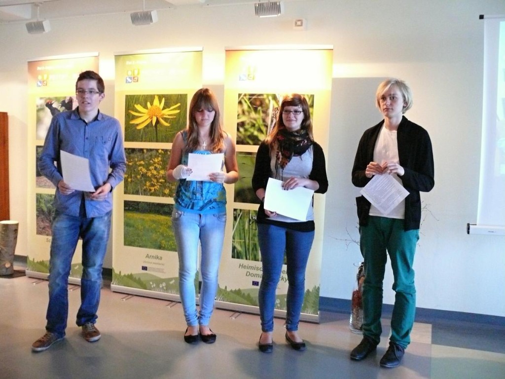 201205121935_p1190497