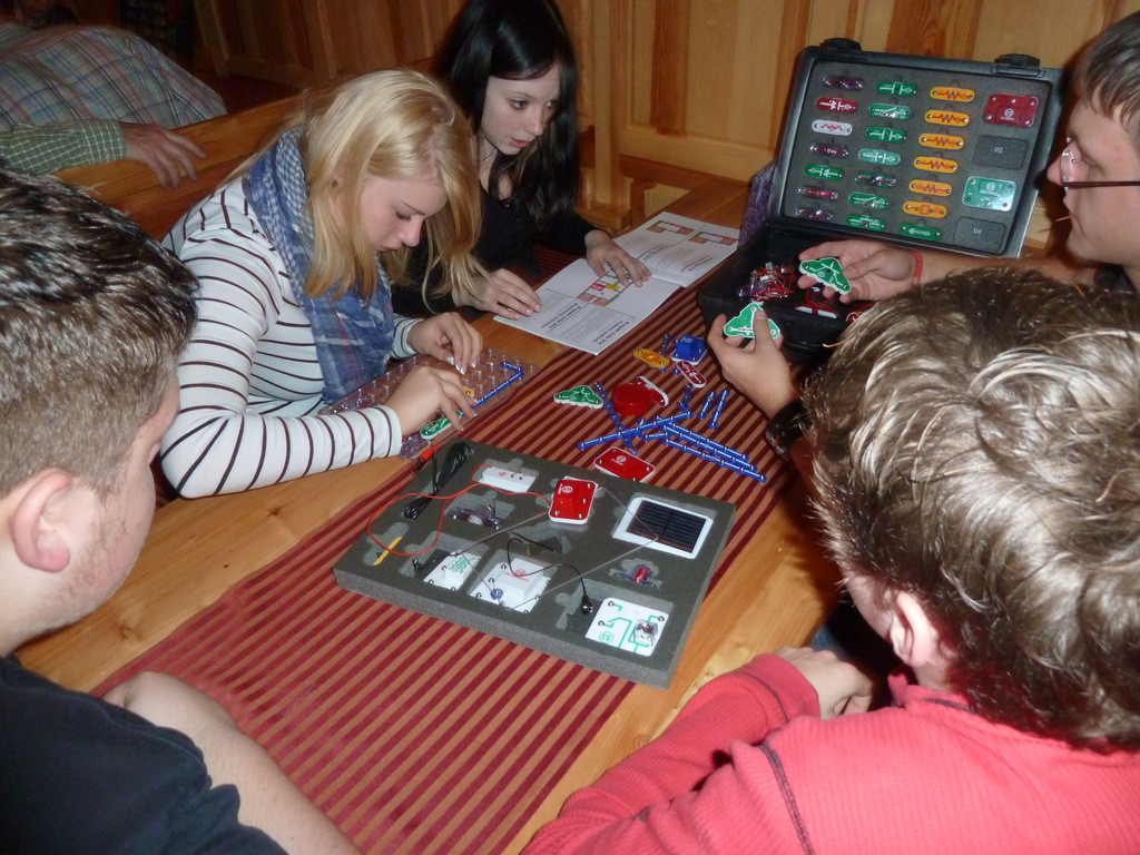 201212042113_p1130663001