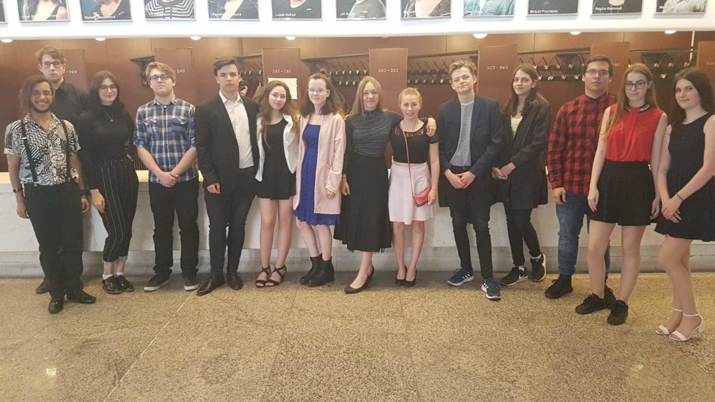 f7a6687f-3718-4b14-8ce8-ee16a8548b48 (1)