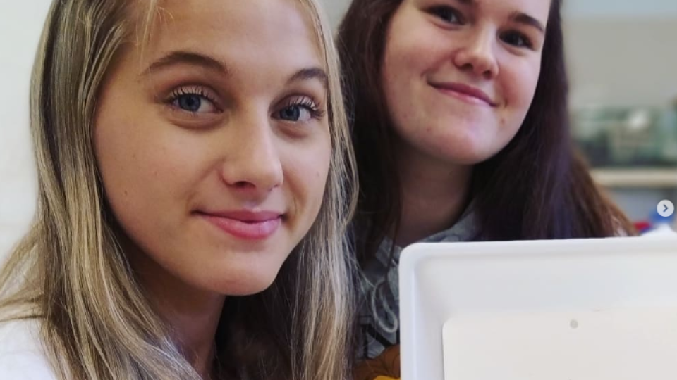 2022-07-12 18_34_38-Schola Humanitas (@shumanitas) • Fotky a videa na Instagramu a 5 dalších stránek