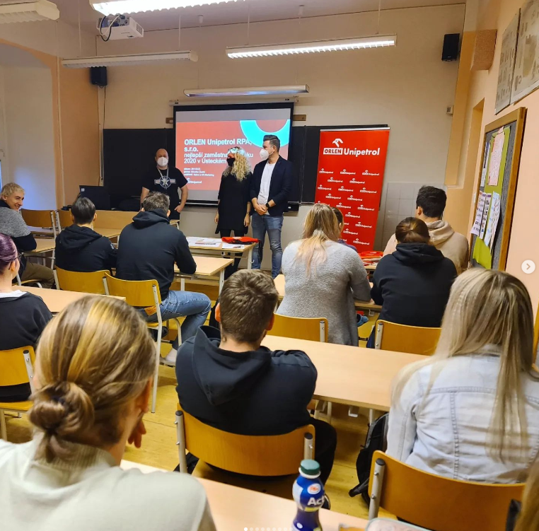 2022-07-12 19_54_39-Schola Humanitas (@shumanitas) • Fotky a videa na Instagramu a 5 dalších stránek