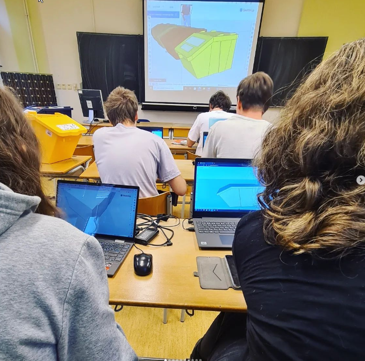 2022-07-12 19_58_39-Schola Humanitas (@shumanitas) • Fotky a videa na Instagramu a 5 dalších stránek