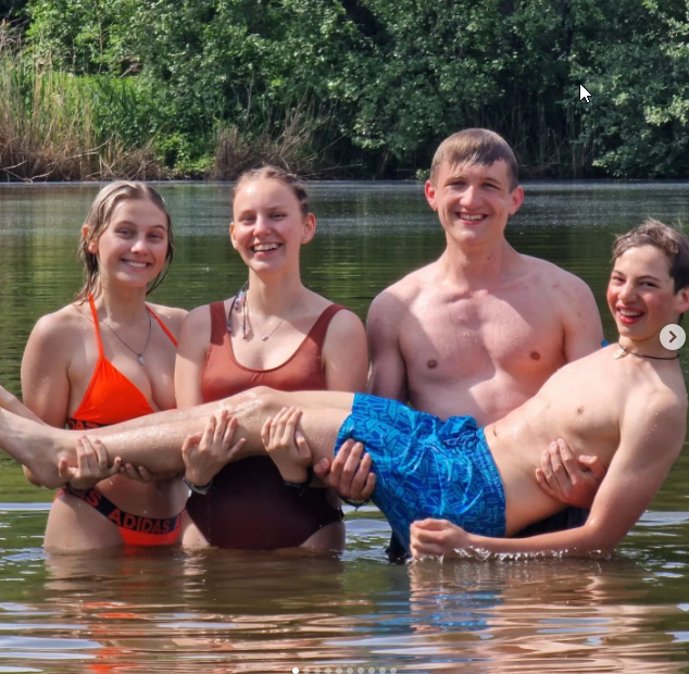 2022-07-13 10_24_55-Schola Humanitas (@shumanitas) • Fotky a videa na Instagramu a 14 dalších stráne