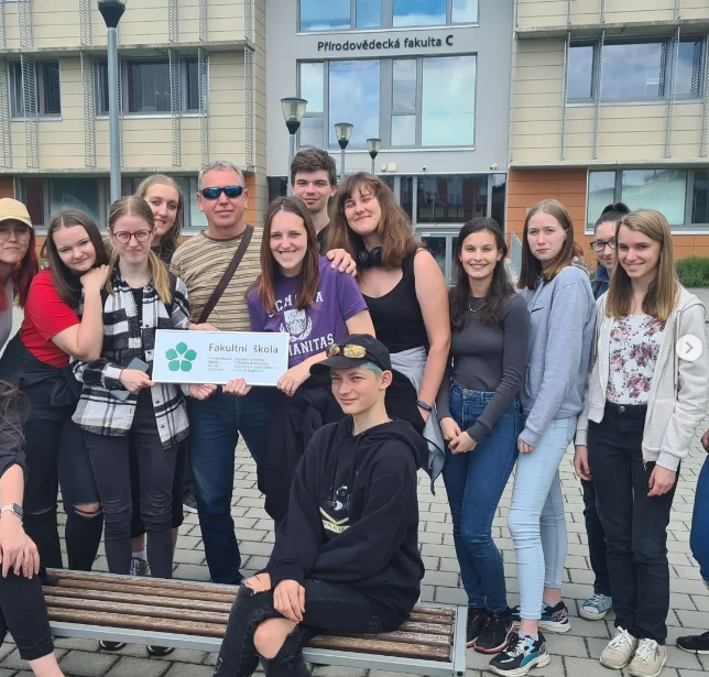 2022-07-13 10_27_41-Schola Humanitas (@shumanitas) • Fotky a videa na Instagramu a 14 dalších stráne