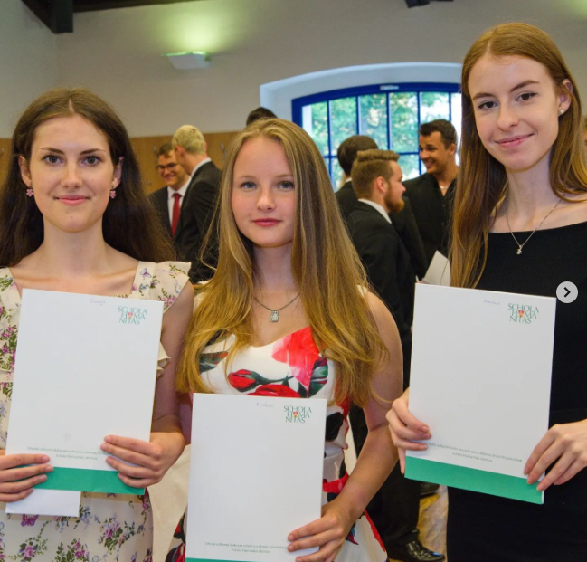 2022-07-13 10_28_30-Schola Humanitas (@shumanitas) • Fotky a videa na Instagramu a 14 dalších stráne