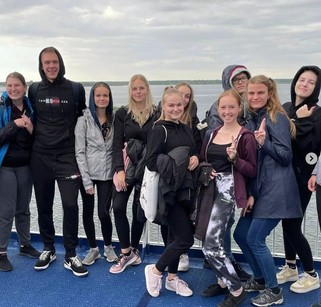 2022-07-13 11_09_57-Schola Humanitas (@shumanitas) • Fotky a videa na Instagramu a 14 dalších stráne