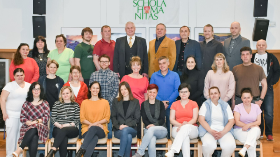 2022-07-13 11_12_34-Schola Humanitas (@shumanitas) • Fotky a videa na Instagramu a 14 dalších stráne